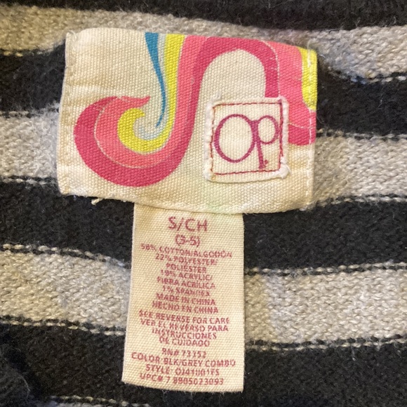 OP💫 Women’s Black/Gray Striped V-Neck Cozy Sweater - Picture 7 of 7